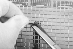 Silikon-Steg-Montage-Stift-abschneiden-low-2